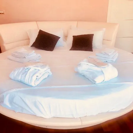 Monet Luxury * بورديغيرا